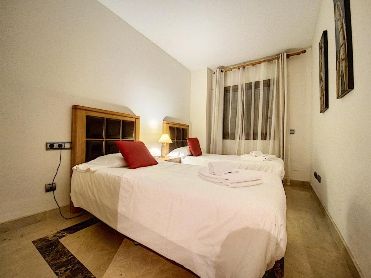 Lovely Apartment With Pool & Sea Views - Marina Del Castillo 2129 مانيلفا المظهر الخارجي الصورة