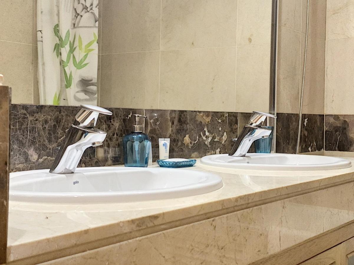 Lovely Apartment With Pool & Sea Views - Marina Del Castillo 2129 مانيلفا المظهر الخارجي الصورة