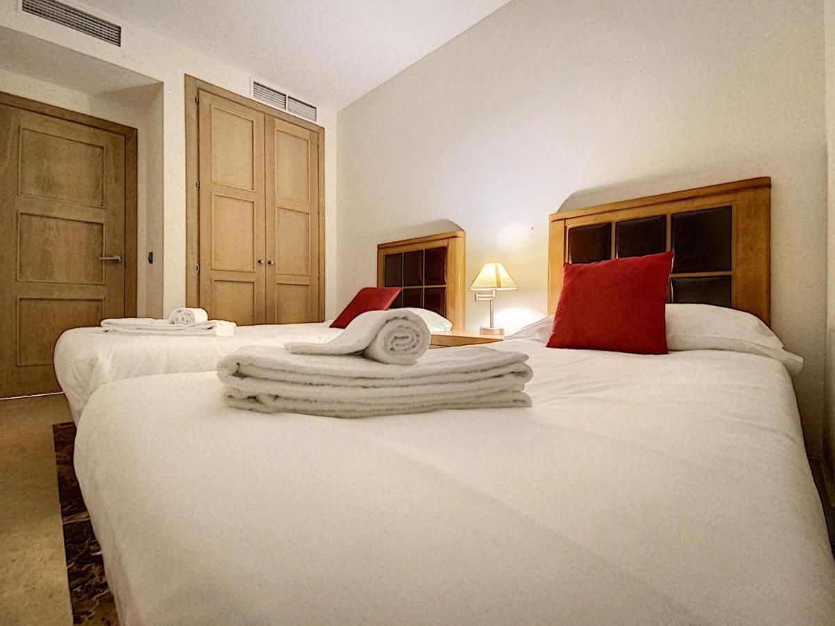 Lovely Apartment With Pool & Sea Views - Marina Del Castillo 2129 مانيلفا المظهر الخارجي الصورة